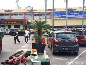 Saksi Mata Penyerangan Polda Riau: Saya Kira Mobil Tabrakan