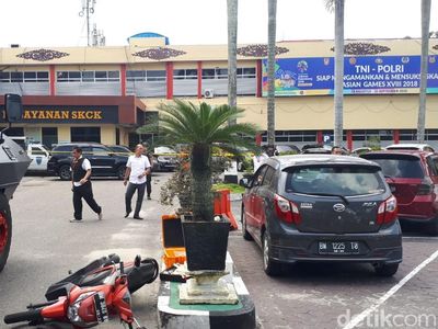 Foto: Suasana di Polda Riau 2 Jam Pasca Serangan, Ada Mayat Terkapar
