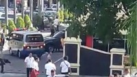 Total ada 8 orang terduga teroris yang menyerang Mapolda Riau.