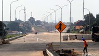 Berdasarkan data Badan Pengatur Jalan Tol (BPJT) Kementerian Pekerjaan Umum dan Perumahan Rakyat (PUPR) sampai 12 Februari 2018, progres realisasi konstruksi Seksi 1 mencapai 89,77%. Sementara, Seksi 2 dan 3 masih 0%. Seksi 1 ditargetkan operasi April 2018.