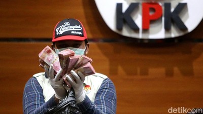 KPK Tunjukkan Uang Suap Bupati Bengkulu Selatan