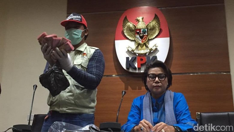 Kronologi Lengkap Bupati Bengkulu Selatan Kena OTT KPK Kronologi Lengkap Bupati Bengkulu Selatan Kena OTT KPK