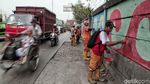 Warna-warni Tembok di Jalan Raya Cilincing