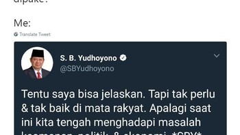 Daripada ngeles kalau ditanya gak pake helm, jawab seadanya saja, walaupun tetep ditilang juga sih. (Foto: Twitter)