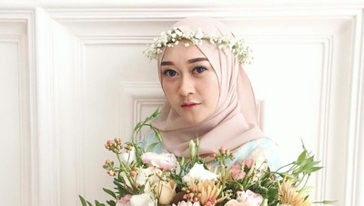 10 Gaya Dosen Cantik Berhijab, Mantan Personel Cherrybelle