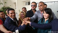 Keduanya sepakat untuk berdamai demi buah hatinya tersebut. Pool/Ismail/detikFoto.