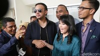 Keduanya mengakhiri drama perseteruan di depan majelis hakim. Pool/Ismail/detikFoto.