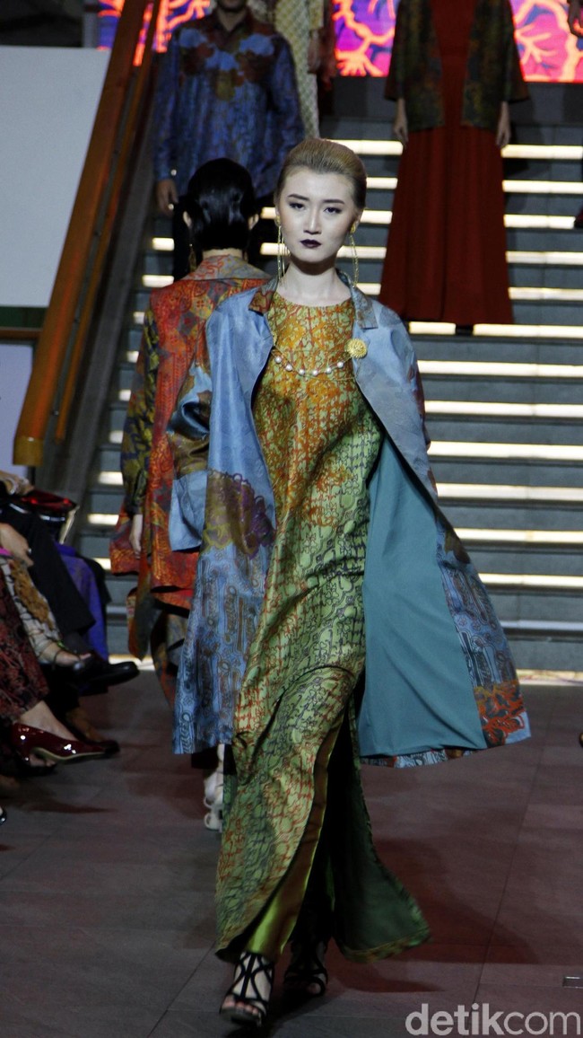 Fashion show koleksi busana Ramadan 2018 Alleira Batik bertema La Splendeur bertempat di Lamoda Cafe, Plaza Indonesia, Jakarta. Rabu [9/5/2018]. Foto: Mohammad Abduh/Wolipop