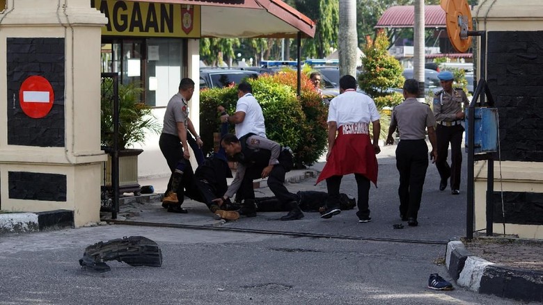 tvOne Tanggung Pengobatan Wartawannya yang Ditabrak Teroris tvOne Tanggung Pengobatan Wartawannya yang Ditabrak Teroris