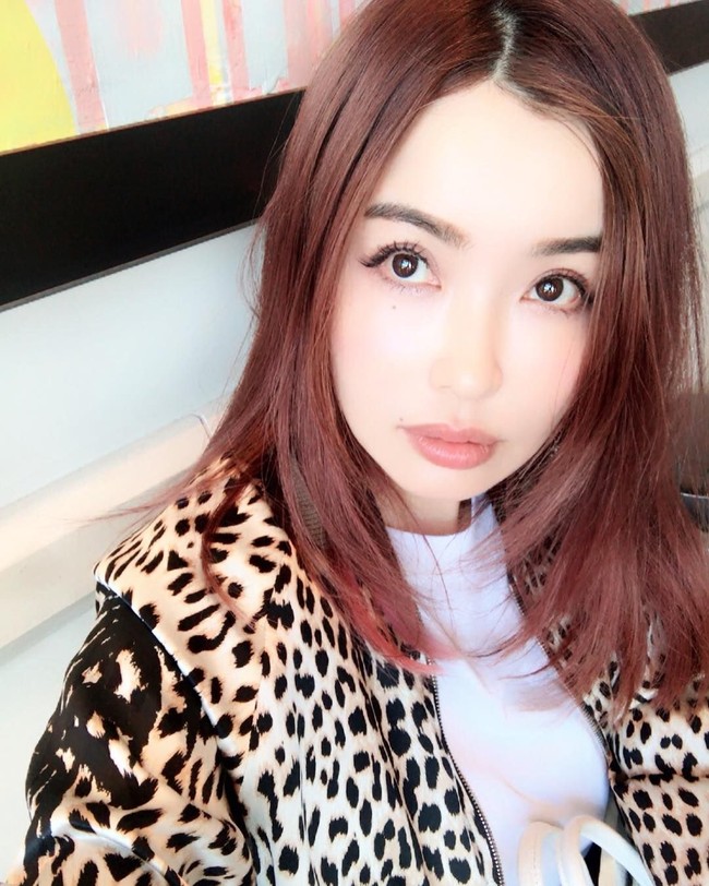 Banyak pengguna internet sangat tidak percaya bahwa kulitnya yang mulus adalah kulit seorang wanita berusia 47 tahun. Foto: Instagram