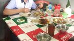 Gemar Makan Sate dan Nasi Pecel, Ini Potret Seru Eko Patrio Ketika Kulineran