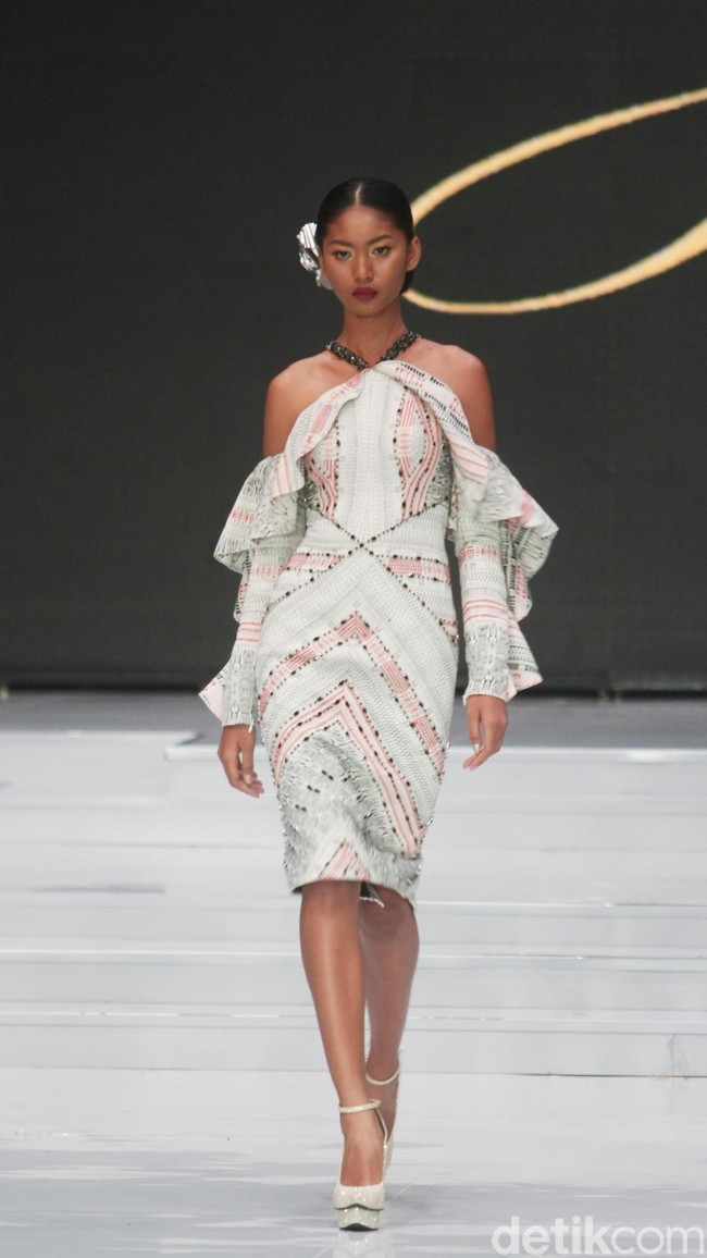 Fashion show koleksi terbaru Ivan Gunawan yang bertajuk Great Toba di Indonesia Fashion Week 2018, Jakarta Convention Center, Jakarta, Rabu [28/3/2018]. Foto: Mohammad Abduh/Wolipop