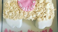 Si kecil pasti happy kalau ulang tahunnya dimeriahkan dengan hadirnya kue menggemaskan ini. Butter cream dibentuk seperti bulu llama. Foto: Instagram