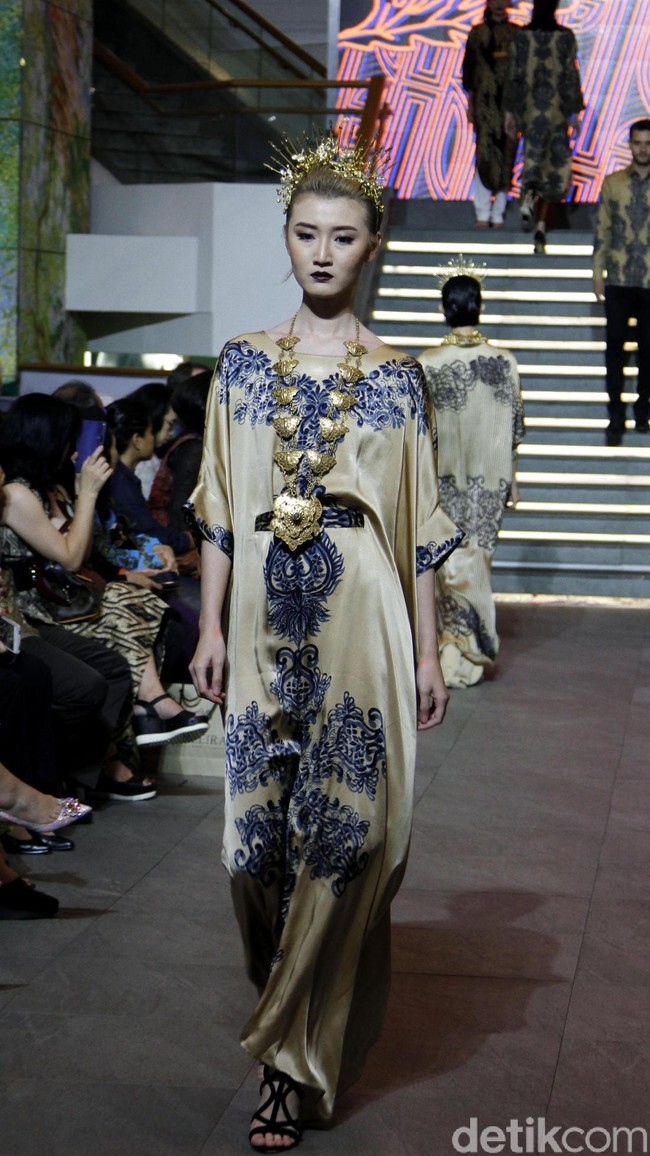 Fashion show koleksi busana Ramadan 2018 Alleira Batik bertema La Splendeur bertempat di Lamoda Cafe, Plaza Indonesia, Jakarta. Rabu [9/5/2018]. Foto: Mohammad Abduh/Wolipop