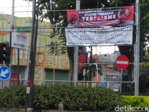 Spanduk Kecam Aksi Teror, PDIP: Ini Kemarahan Arek Suroboyo