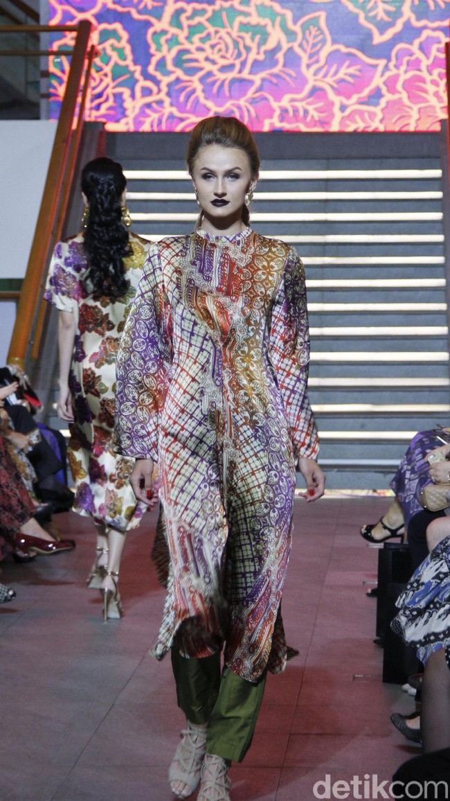 Fashion show koleksi busana Ramadan 2018 Alleira Batik bertema La Splendeur bertempat di Lamoda Cafe, Plaza Indonesia, Jakarta. Rabu [9/5/2018]. Foto: Mohammad Abduh/Wolipop