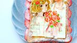 Keren Banget! Seniman Ini Buat Komik di Atas Roti Panggang