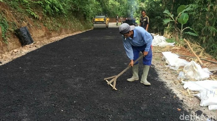 Pemkab Ciamis Mulai Gunakan Aspal Buton Untuk Jalan Lingkungan