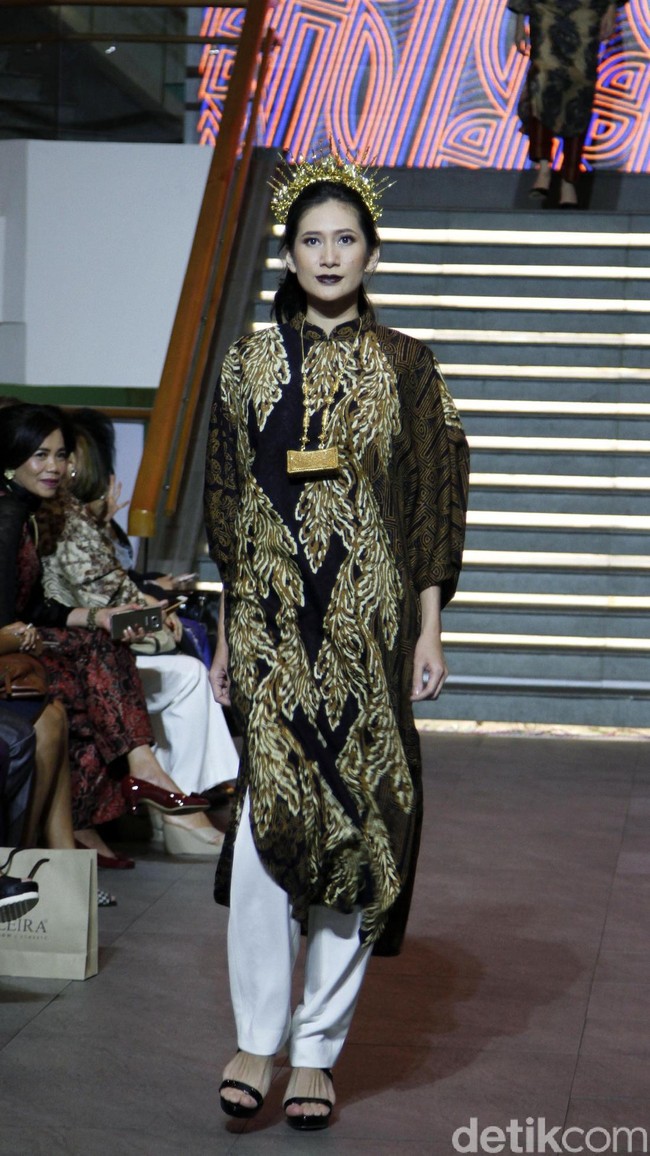 Fashion show koleksi busana Ramadan 2018 Alleira Batik bertema La Splendeur bertempat di Lamoda Cafe, Plaza Indonesia, Jakarta. Rabu [9/5/2018]. Foto: Mohammad Abduh/Wolipop