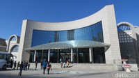 Destinasi wajib di Xinjiang, China adalah Xinjiang Uyghur Autonomous Region Museum. Letaknya ada di Kota Urumqi, ibukota Xinjiang (Fitraya/detikTravel)