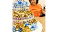 3 tingkat kue uang sungguhan untuk ulang tahun mama, tulis @angelacakes_. Siapa nggak suka ya kalau dikasih uang kue kayak gini? Foto: Istimewa