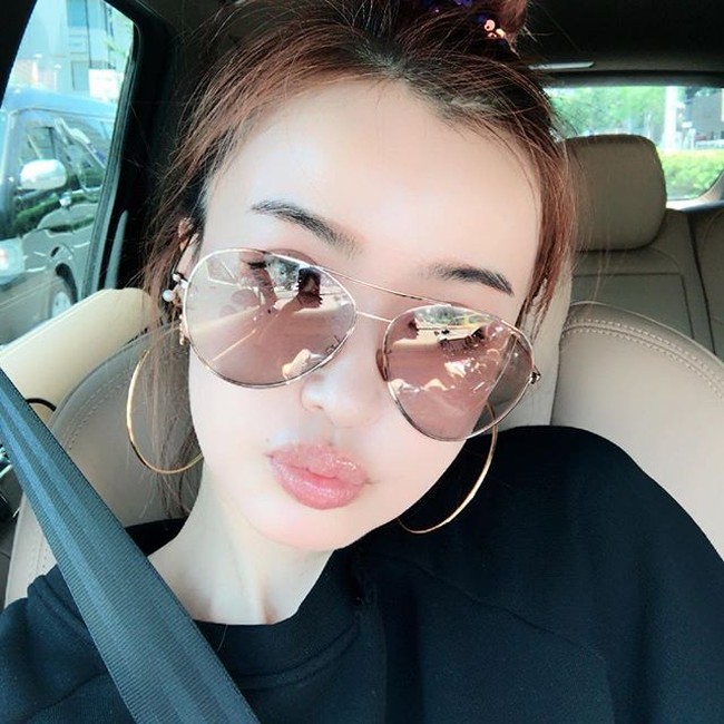 Bagaimana menurutmu dengan penampilan Hirako yang seolah menolak tua ini?Foto: Instagram