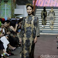 Fashion show koleksi busana Ramadan 2018 Alleira Batik bertema La Splendeur bertempat di Lamoda Cafe, Plaza Indonesia, Jakarta. Rabu [9/5/2018]. Foto: Mohammad Abduh/Wolipop