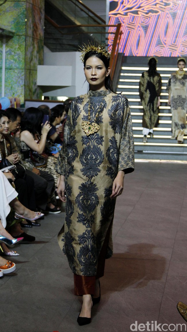 Fashion show koleksi busana Ramadan 2018 Alleira Batik bertema La Splendeur bertempat di Lamoda Cafe, Plaza Indonesia, Jakarta. Rabu [9/5/2018]. Foto: Mohammad Abduh/Wolipop