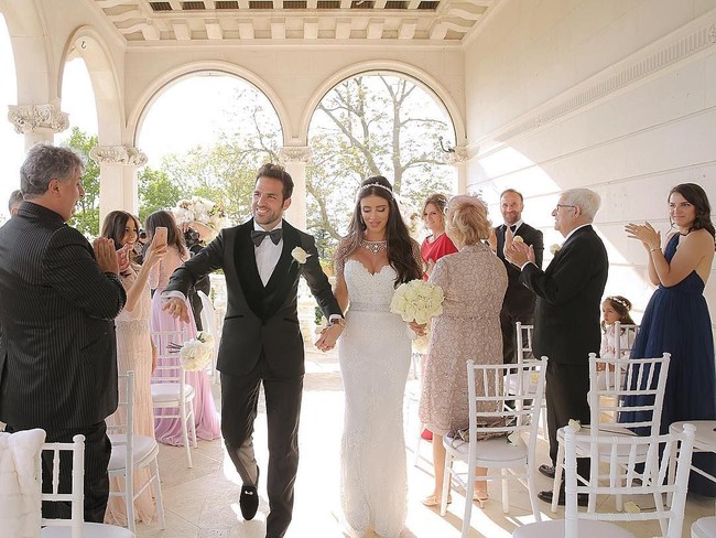 Fabregas dan Danielle baru menikah tahun lalu. Kendati begitu, mereka sudah hampir tujuh tahun berpacaran dan telah dikaruniai tiga anak. (Foto: Instagram/@daniellasemaan)