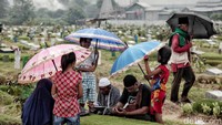 Tpu ini masih ramai didatangi sejumlah peziarah.