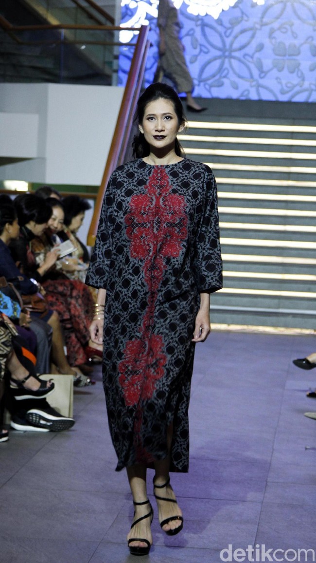 Fashion show koleksi busana Ramadan 2018 Alleira Batik bertema La Splendeur bertempat di Lamoda Cafe, Plaza Indonesia, Jakarta. Rabu [9/5/2018]. Foto: Mohammad Abduh/Wolipop