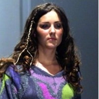 Kate Middleton ternyata punya bakat jadi model lho. Begini jadinya kalau Kate Middleton beraksi di catwalk fashion show kampusnya. (Foto: Pinterest)