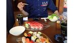 Ini Dia 10 Aksi Sunny Suwanmethanont, Aktor Ganteng Thailand Saat Makan