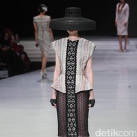 Fashion show koleksi terbaru Ivan Gunawan yang bertajuk Great Toba di Indonesia Fashion Week 2018, Jakarta Convention Center, Jakarta, Rabu [28/3/2018]. Foto: Mohammad Abduh/Wolipop