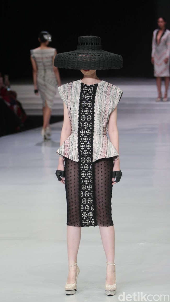 Fashion show koleksi terbaru Ivan Gunawan yang bertajuk Great Toba di Indonesia Fashion Week 2018, Jakarta Convention Center, Jakarta, Rabu [28/3/2018]. Foto: Mohammad Abduh/Wolipop