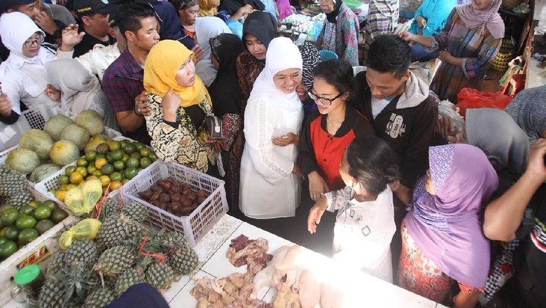 Blusukan ke Pasar Ngopak Pasuruan, Khofifah Dicurhati Pedagang Blusukan ke Pasar Ngopak Pasuruan, Khofifah Dicurhati Pedagang