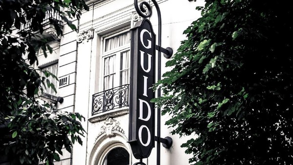 Buenos Aires di Argentina terkenal sebagai tempat belanja fashion berbahan kulit dan perhiasan (Zapateria Guido) Buenos Aires di Argentina terkenal sebagai tempat belanja fashion berbahan kulit dan perhiasan (Zapateria Guido)