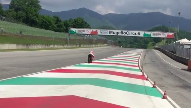 Seperti Kilat, Begini Motor yang Dipacu 300 Km/jam di Sirkuit Foto: Pool (Instagram) Seperti Kilat, Begini Motor yang Dipacu 300 Km/jam di Sirkuit Foto: Pool (Instagram)
