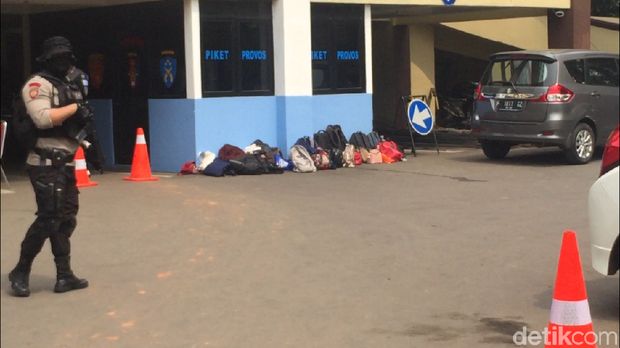 Pengunjung tak diperkenankan membawa tas ke dalam Polres