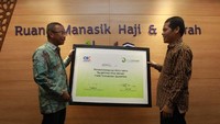 Program penjaminan visa umroh ini merupakan inovasi produk terbaru dari Askrindo Syariah untuk melindungi calon jamaah umroh dari kemungkinan risiko kegagalan biro travel yang menimbulkan dampak kerugian secara financial.