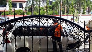 Foto: Mobil Terduga Teroris Penyerang Polda Riau Diperiksa