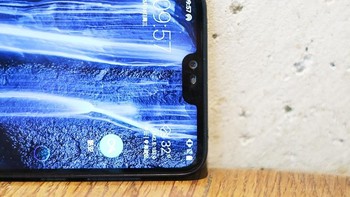 Sementara kamera selfie berukuran 16 MP dengan aperture f/2.0.  Foto: Sina Mobile