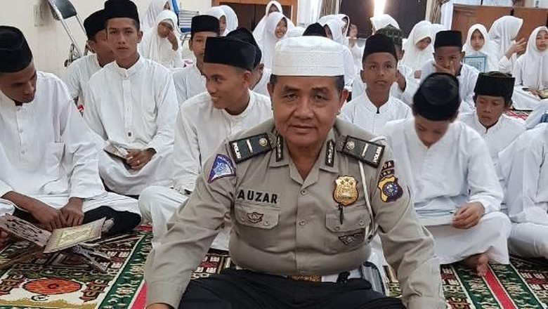 Kenangan Abdul Somad soal Iptu Auzar yang Gugur Ditabrak Teroris Kenangan Abdul Somad soal Iptu Auzar yang Gugur Ditabrak Teroris
