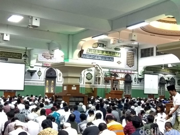Begini Suasana Tarawih Pertama di Masjid Agung Al-Azhar
