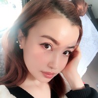 Meskipun hampir memasuki usia 50 tahun, wajah Hirako tetap mulus, bahkan tak terlihat adanya kerutan. Foto: Instagram