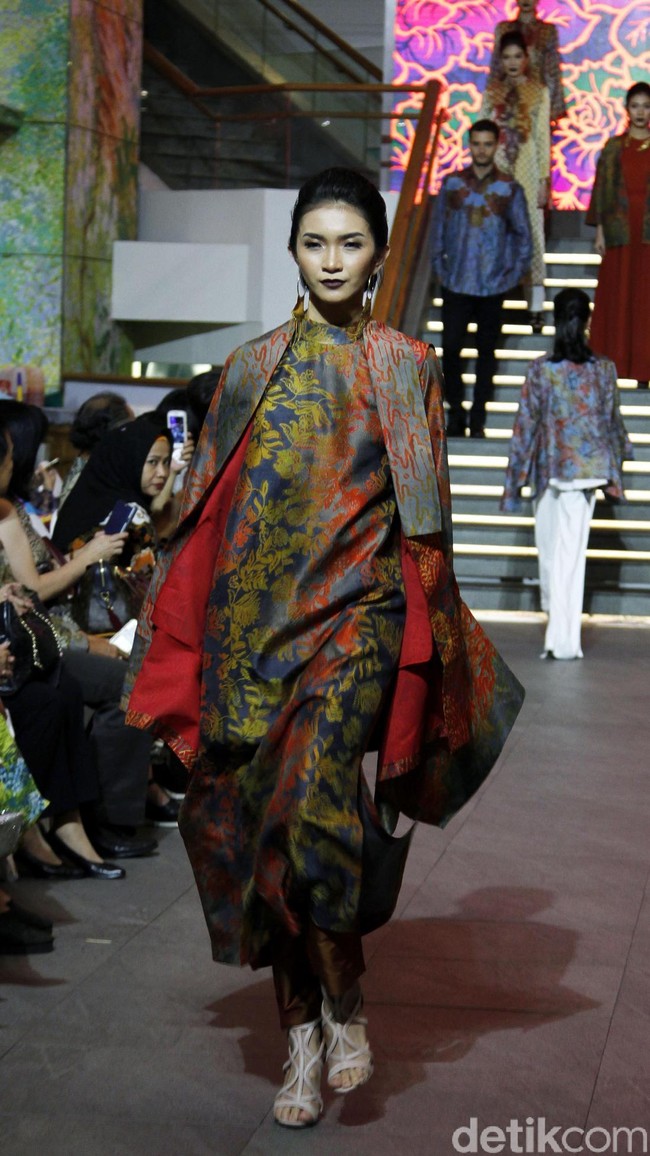 Fashion show koleksi busana Ramadan 2018 Alleira Batik bertema La Splendeur bertempat di Lamoda Cafe, Plaza Indonesia, Jakarta. Rabu [9/5/2018]. Foto: Mohammad Abduh/Wolipop