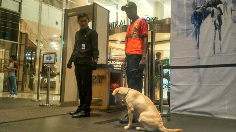 Sisir Mal Kokas, Polisi Pastikan Tak Ada Benda Mencurigakan Sisir Mal Kokas, Polisi Pastikan Tak Ada Benda Mencurigakan