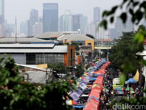 Sandiaga Pastikan Pembangunan Skybridge Tanah Abang Tak Ganggu PKL