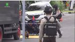 Ini Mobil yang Ditabrakan Teroris untuk Serang Polda Riau