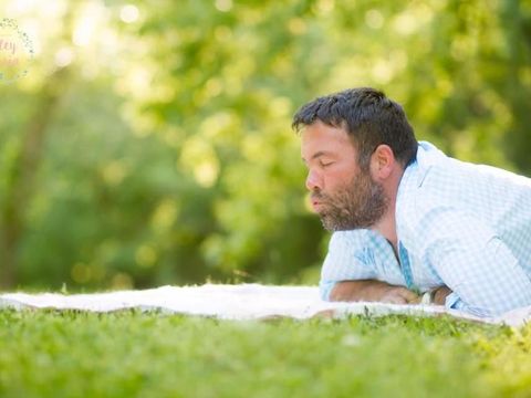 Brett, jomblo yang melakukan foto romantis